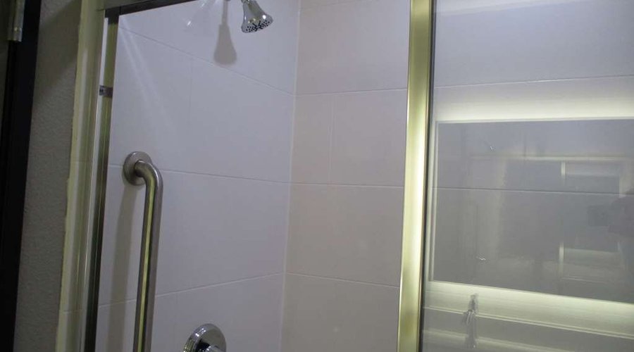 Double Queen Guest Bathroom