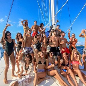 cancun catamaran isla mujeres