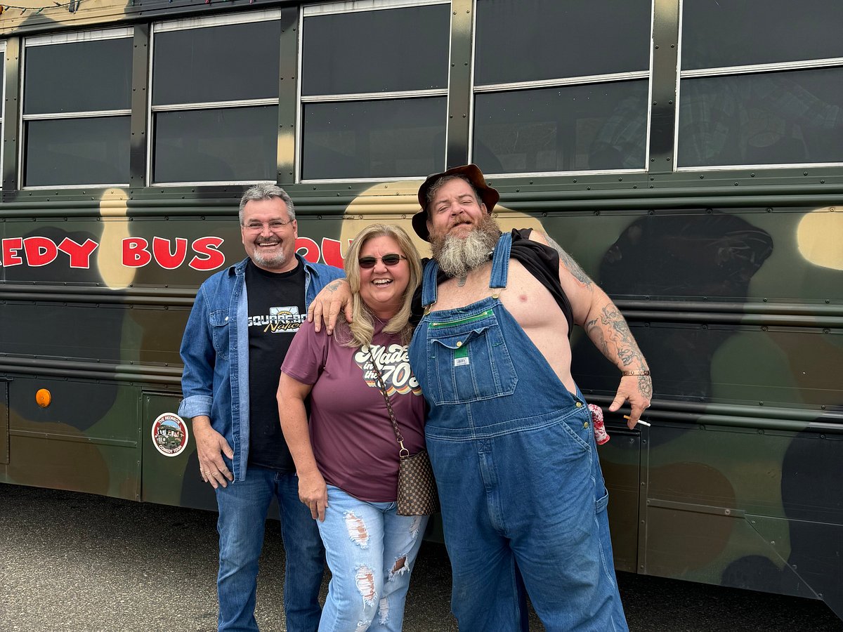 comedy tour bus pigeon forge