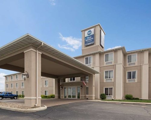 Best Western Legacy Inn & Suites Beloit-South Beloit $105 ($̶1̶1̶7̶ ...