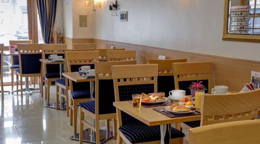 Breakfast Room