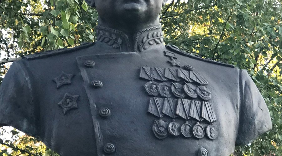 Бюст Героя Советского Союза Генерал-полковника Кузнецова В.И.