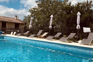 Pool & Beach