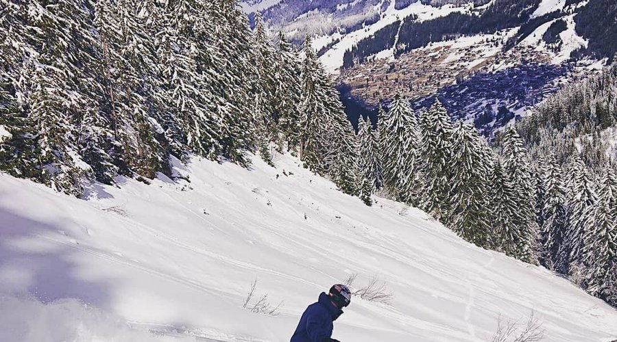 We know all the secret spots, so ensure yourself a perfect day finding powder with our guides.