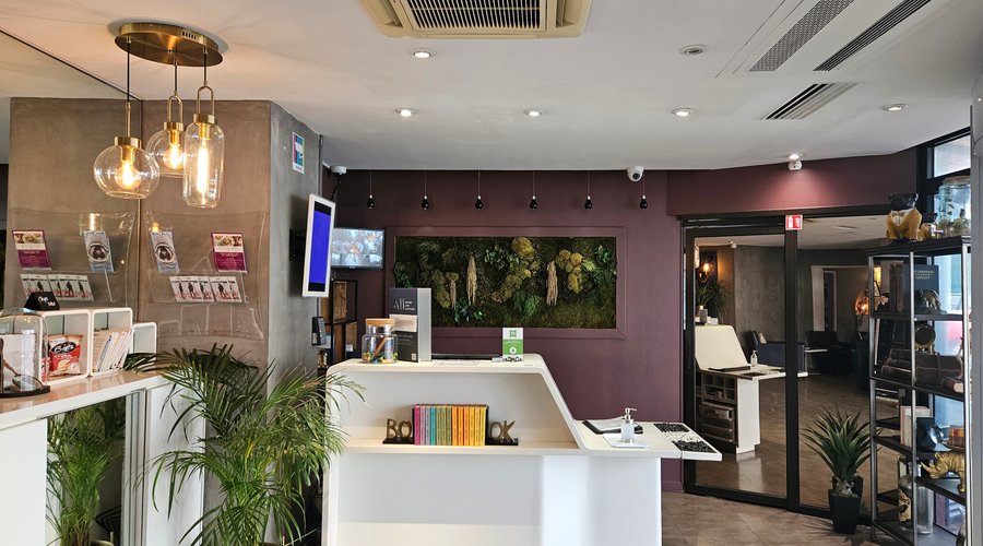 Reception / Front desk