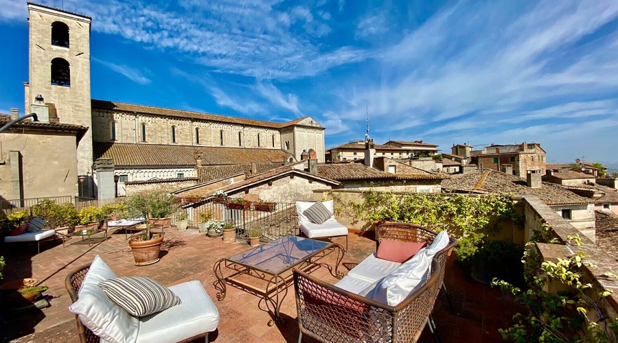 Rooftop con vista sul Duomo di Todi