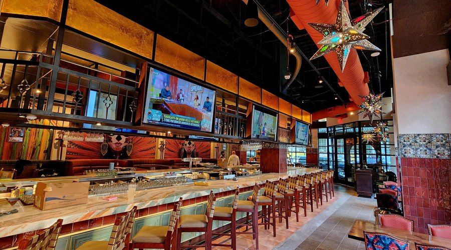 Vibrant cantina serving flavors of Mexico City.