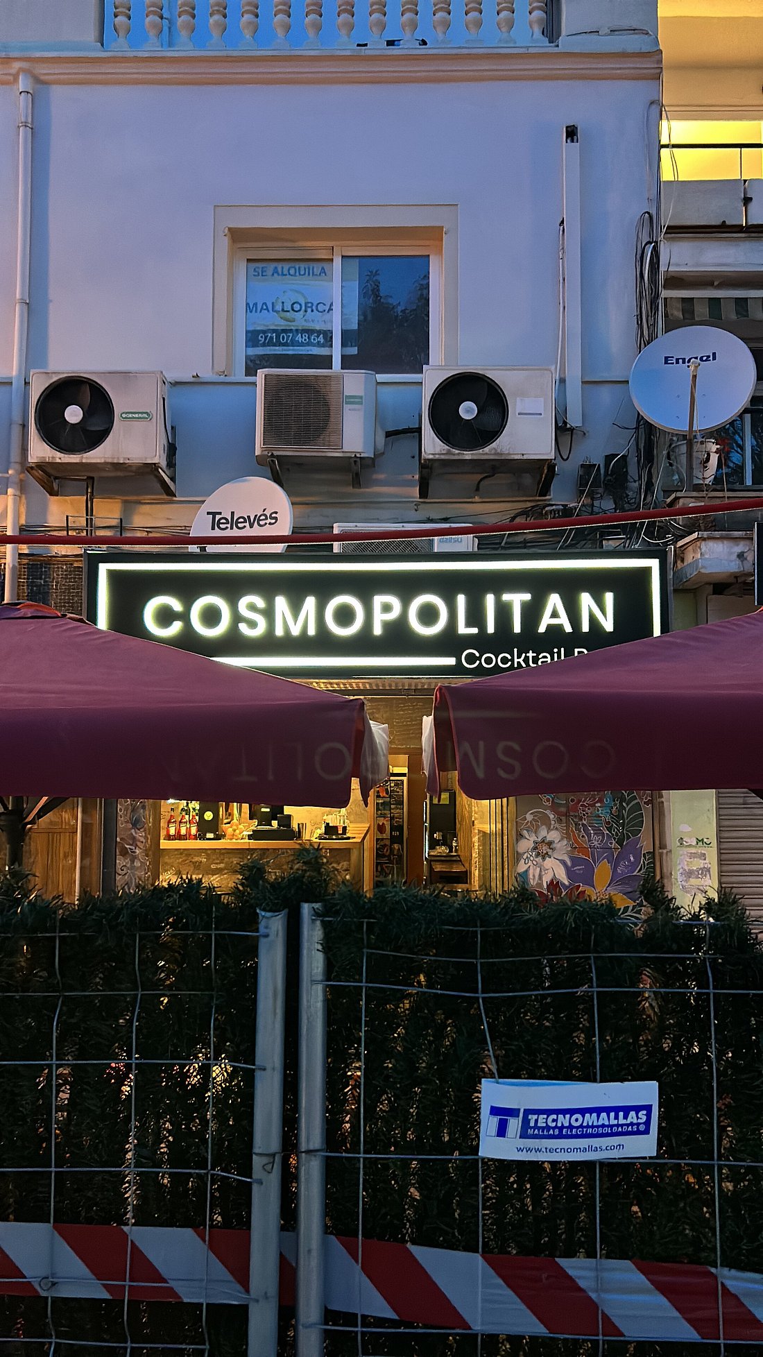 COSMOPOLITAN COCKTAIL BAR, Maiorca - Av. De Gabriel Roca 15