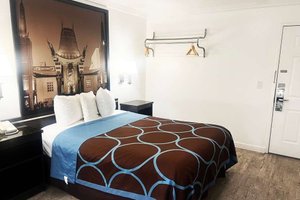 Room & Suite