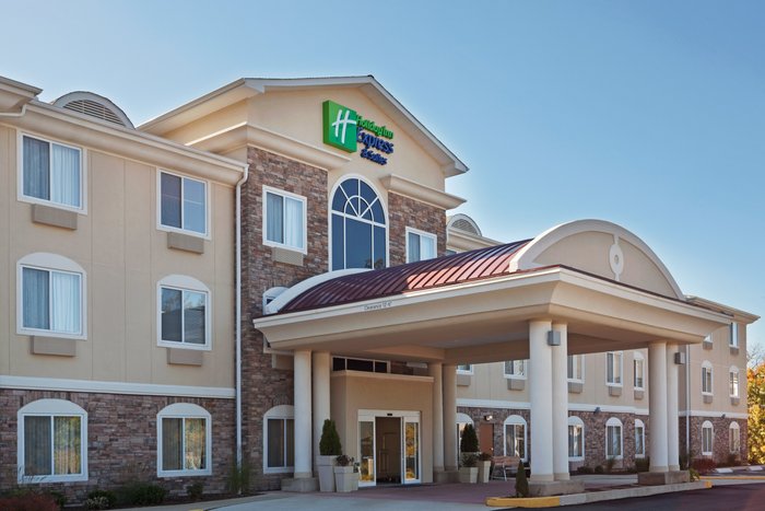 HOLIDAY INN EXPRESS & SUITES MERIDEN, AN IHG HOTEL $100 ($̶1̶2̶1̶ ...