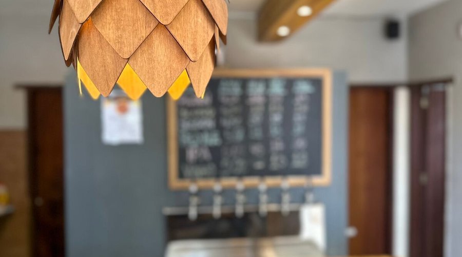 Apreciem um lugar incrível apreciando deliciosos chopes.