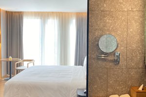 Room & Suite
