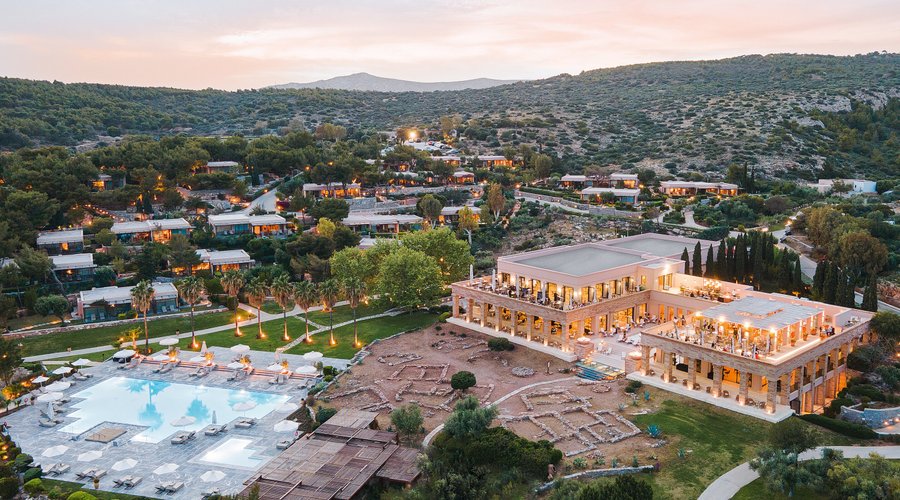 Fall in love with the stellar service, cutting-edge new Villas, totally revamped accommodation, sophisticated new restaurants and outstanding experiences.