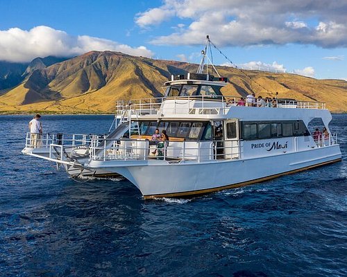 boat tour in maui