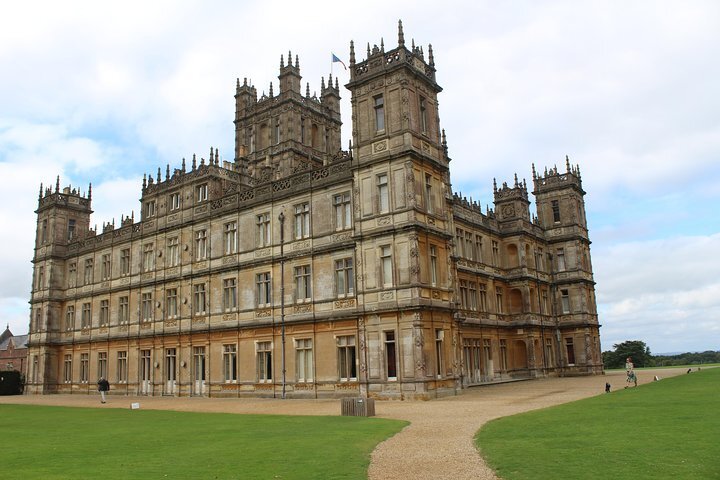 2024 Downton Abbey and Village Small Group Tour from London