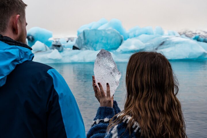 GlacierLagoonochDiamondBeachGuidaddagsutflyktfrånReykjavik