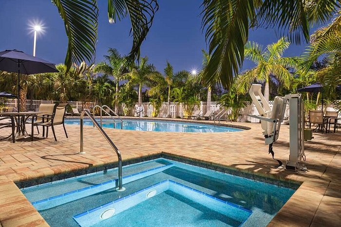 Spark By Hilton Sarasota Siesta Key Gateway Pool Pictures And Reviews Tripadvisor 4157