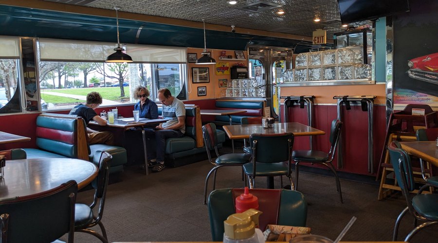 Tom's Burgers and Grill