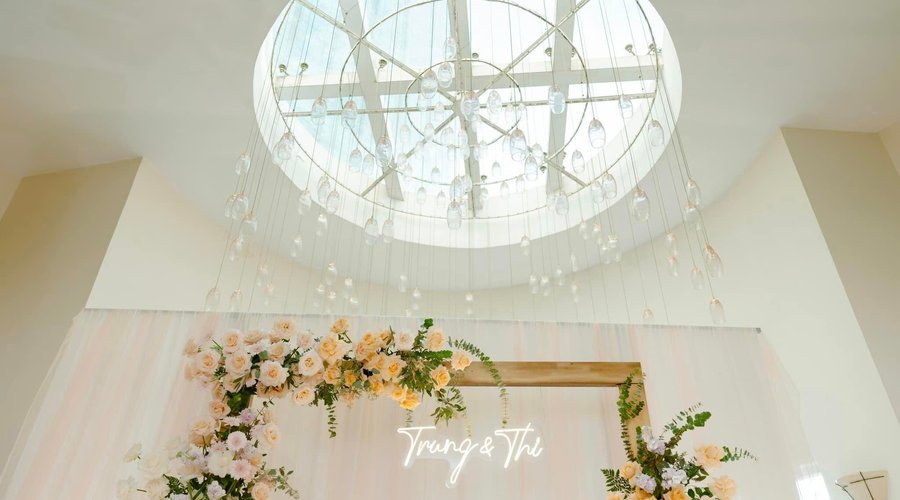 For a proper dream wedding, you need to choose a fairy-tale setting and superior services accordingly. Let’s enjoy the most beautiful day in the most beautiful location, ensuring your day will be the most amazing one of your life! To make your Big Day perfect and eternally remember! Come to HOTEL GRAND SAIGON for getting experience everything all offers from our brigade of sous-chefs with our specially curated menus, and it will delight the guests with irresistible flavors.