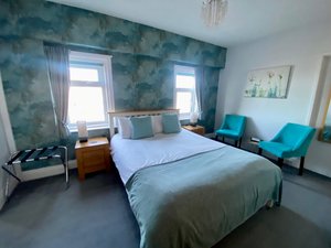 Room & Suite