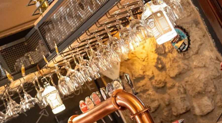 bar 