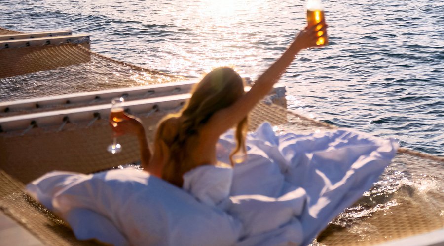 “Long” Beach Bar. An elevated experience by the shore for all-day entertainment. Relax and sip innovative cocktails and exotic drinks by the breezy sounds of the seawater or feel the beat at the upscaled live events.