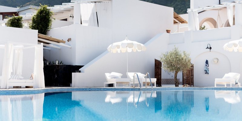 The pool scene at Principe di Salina.