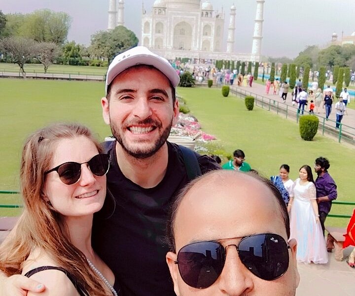 professional tour guide agra