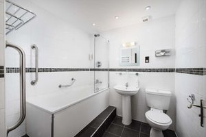 Room & Suite