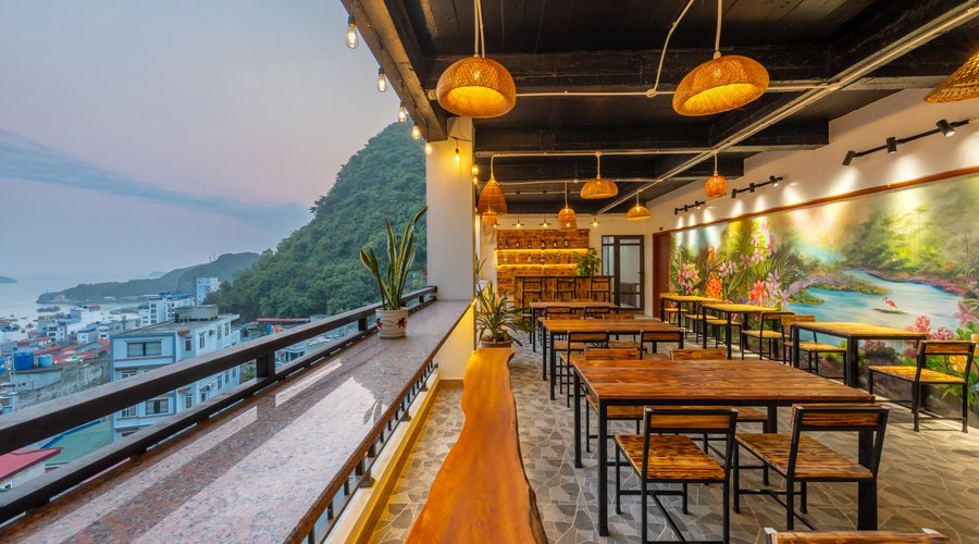 The rooftop restaurant & bar on the 6th floor