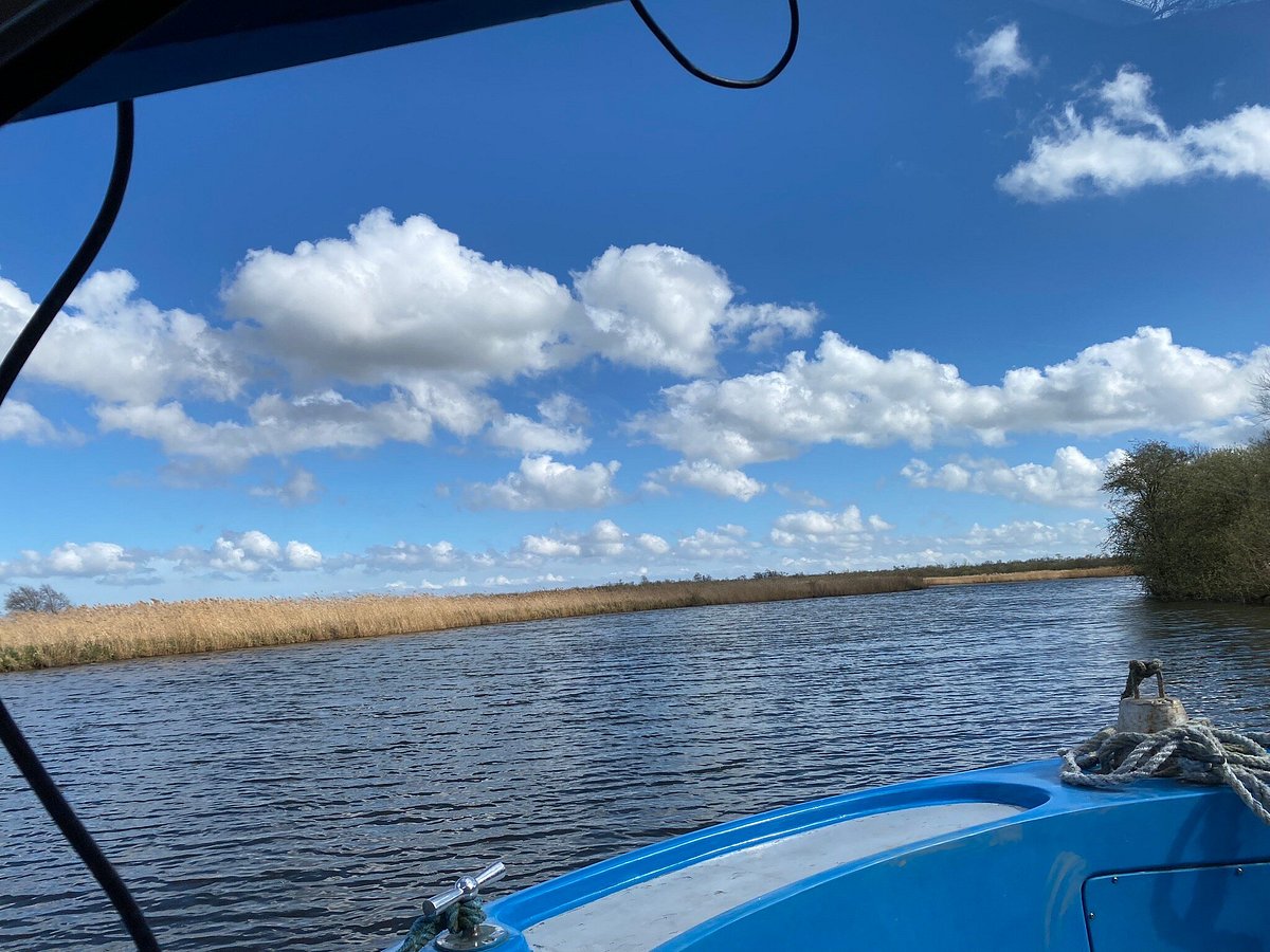 Driving a Norfolk Broads Boat - Richardsons Boating Holidays