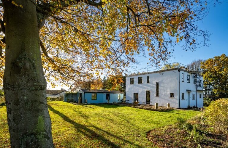 Control Tower Bed and Breakfast with Stirling Suite and garden