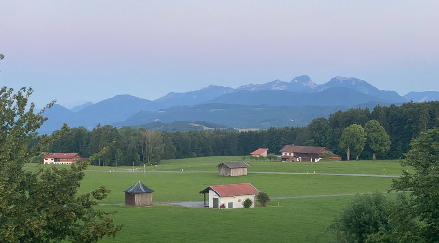 Ausblick vom Hotel auf die Berge