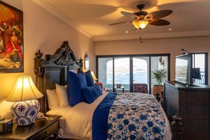 Room & Suite