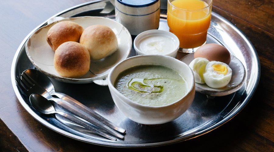 地元の食材をメインに使ったシンプルだけど滋味深い朝食