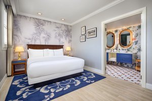 Room & Suite