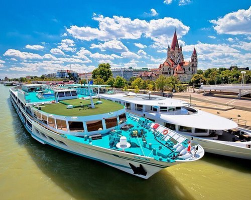 boat cruise vienna