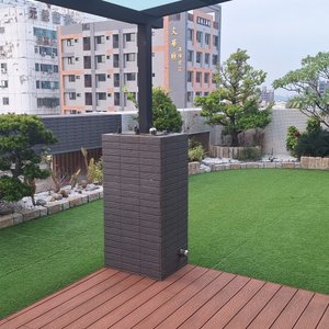 Open air area on the 7th floor.
