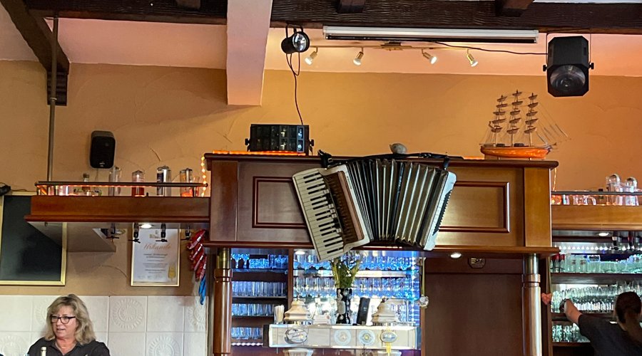 Bar in restaurant with Owner