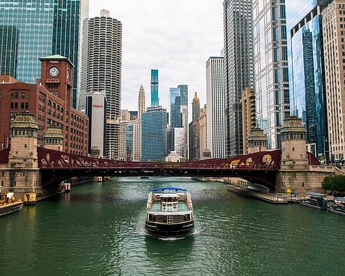 tour of chicago by boat