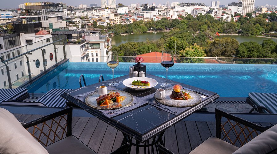 Rooftop Sky Bar