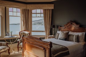 Room & Suite
