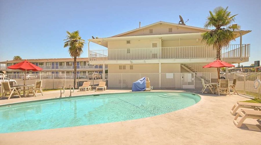 Motel Fresno CA Blackstone North Pool
