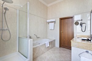 Room & Suite