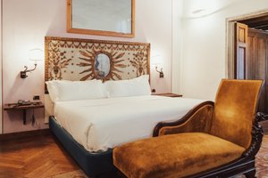 Room & Suite