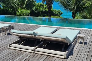Pool & Beach