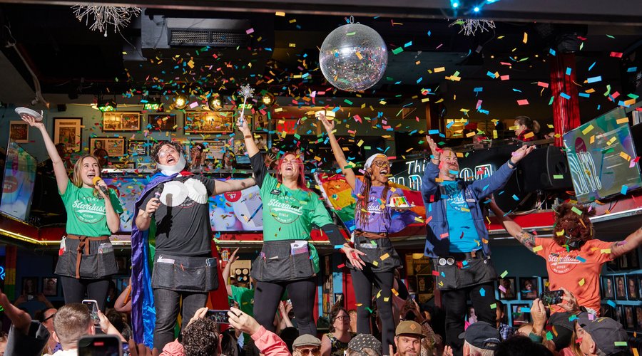 Ellen's Stardust Diner, where all day is a show!