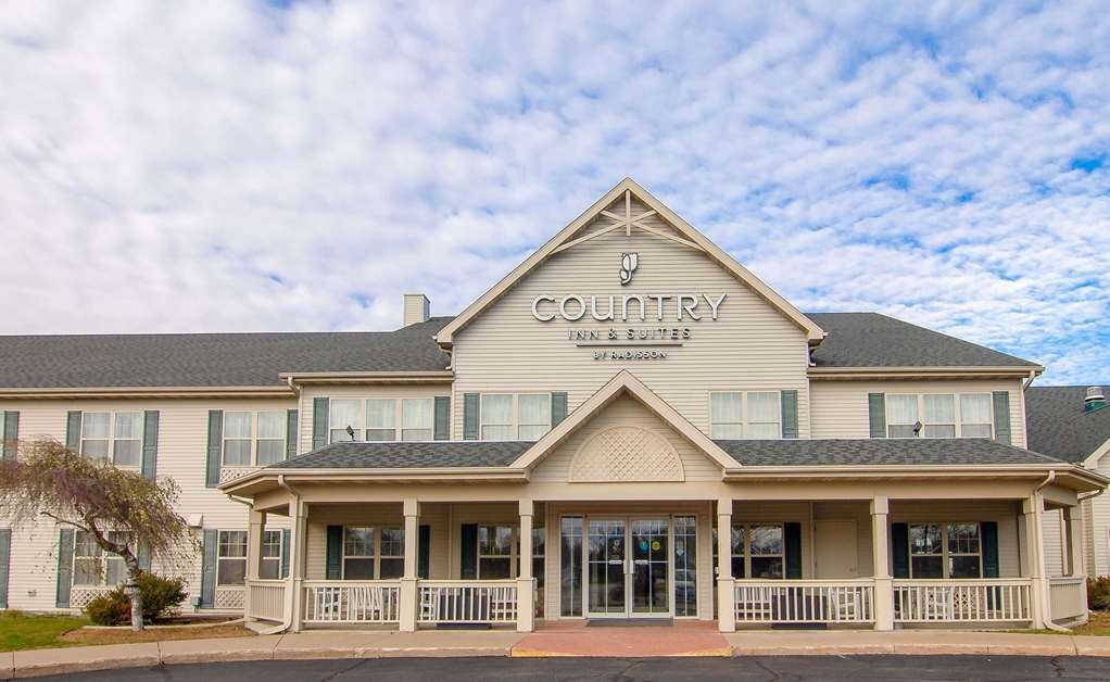 COUNTRY INN & SUITES BY RADISSON, STOCKTON, IL - Updated 2024 Prices ...