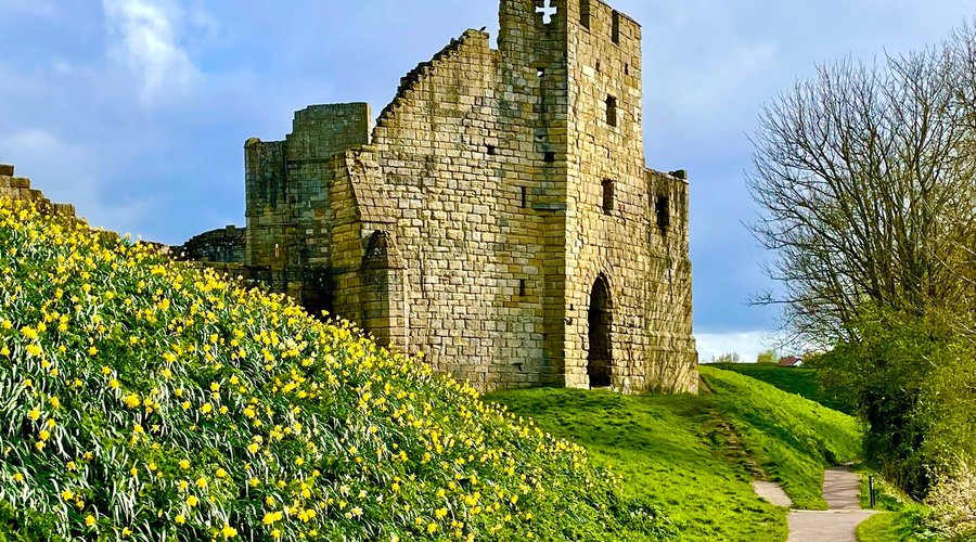 This mediaeval castle was the main residence of the Percy family in the late Middle Ages - one of the most important & powerful families in Northumberland.