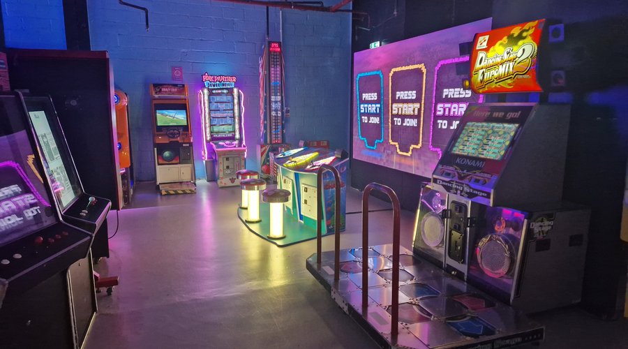 Feel like dancing? Dance with or against friends on this classic interactive dance game.